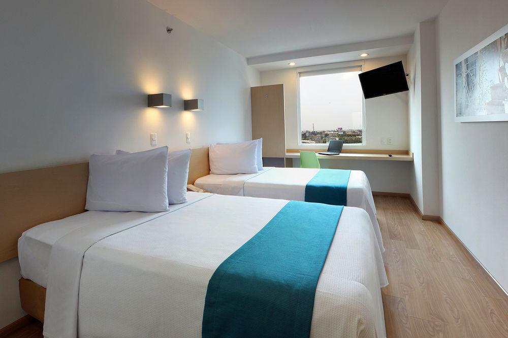 One Irapuato Hotel ภายนอก รูปภาพ