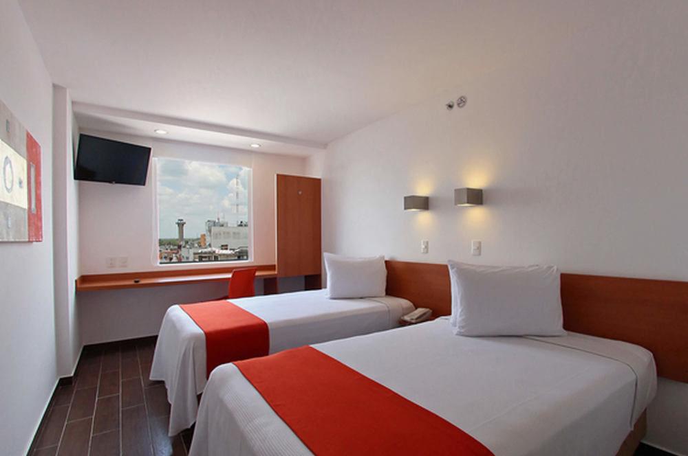 One Irapuato Hotel ภายนอก รูปภาพ