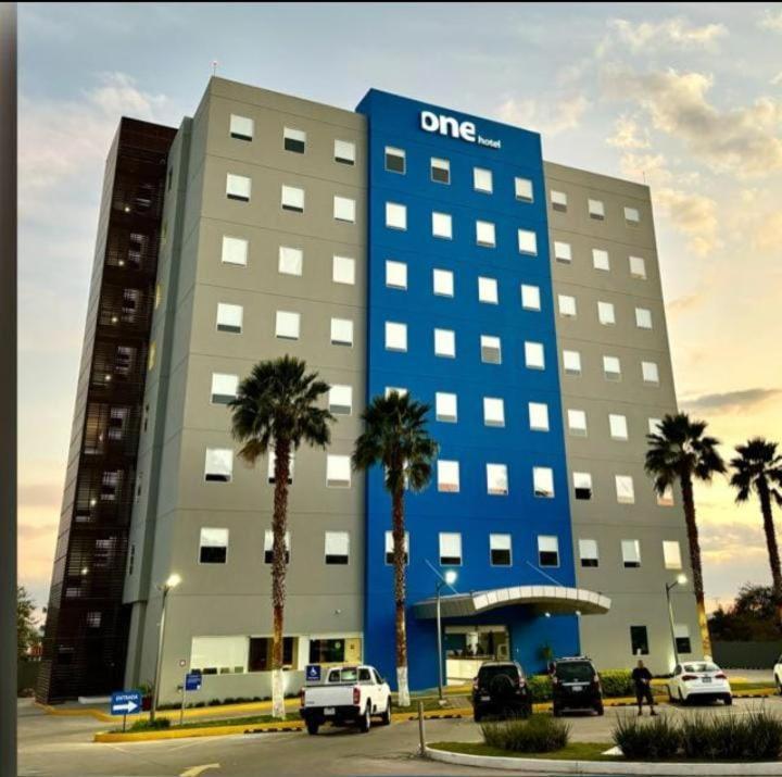 One Irapuato Hotel ภายนอก รูปภาพ