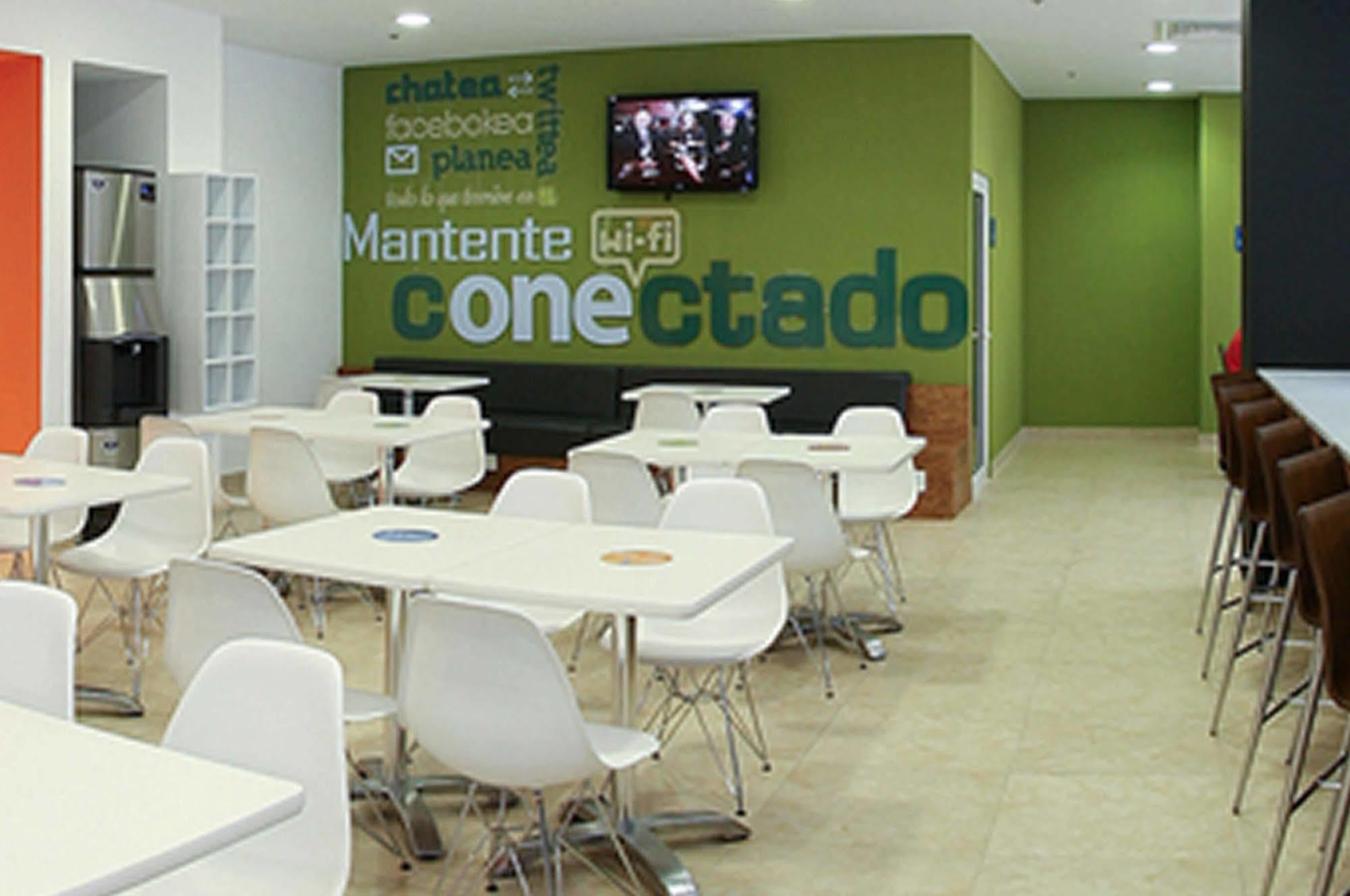 One Irapuato Hotel ภายนอก รูปภาพ