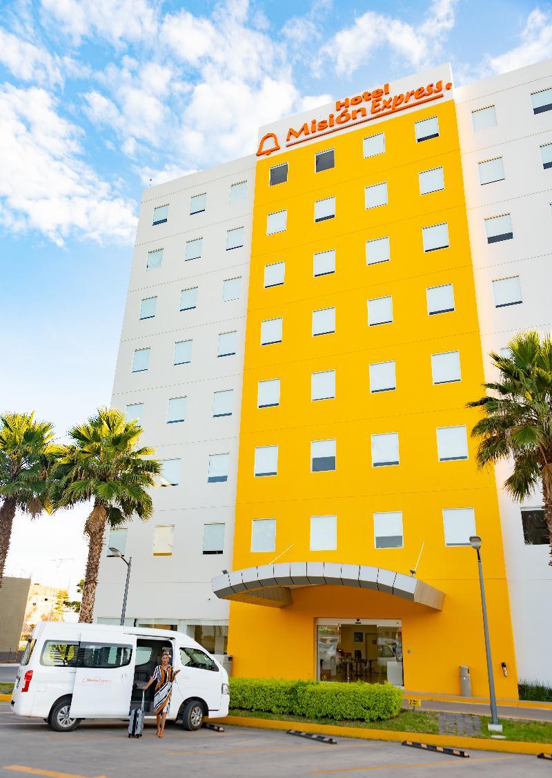 One Irapuato Hotel ภายนอก รูปภาพ